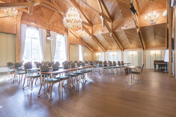 Meyersalen er et av konferanselokalene du kan velge mellom ved kurs og konferanse på Losby Gods